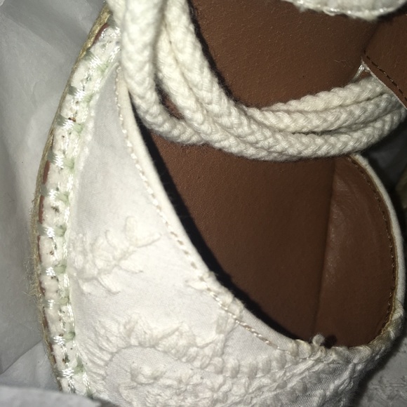 harriet eyelet heels - Picture 2 of 3